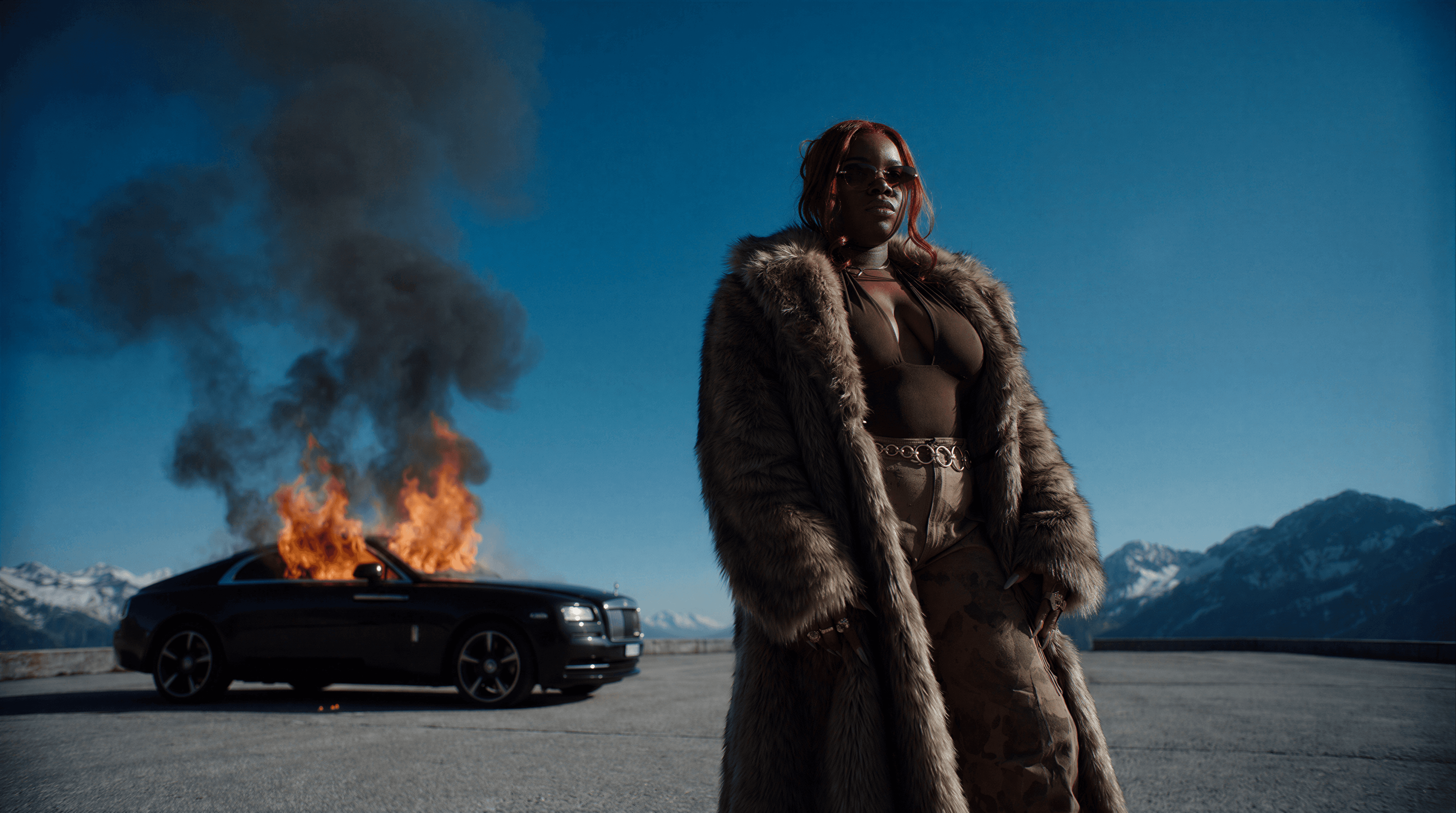 Women in Orange BG